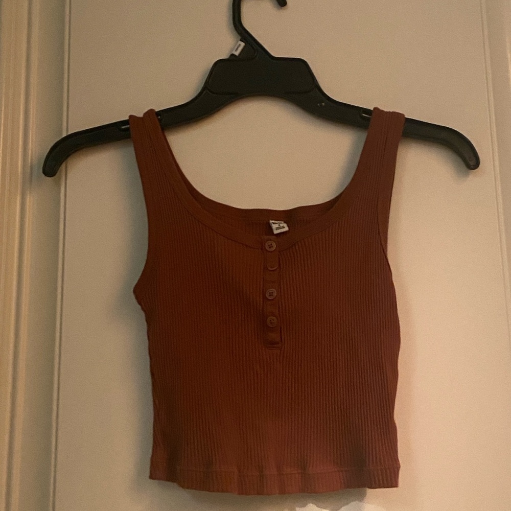UNIQLO DEAD STOCK Ribbed Brown Button
Preppy Cute Skater Cropped Tank Top